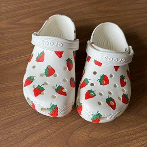 Strawberry Crocs • W9 / M7